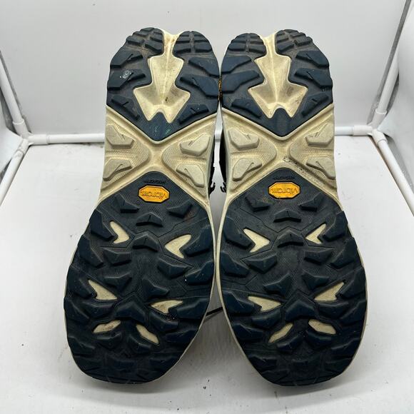 Athletic_Shoes
